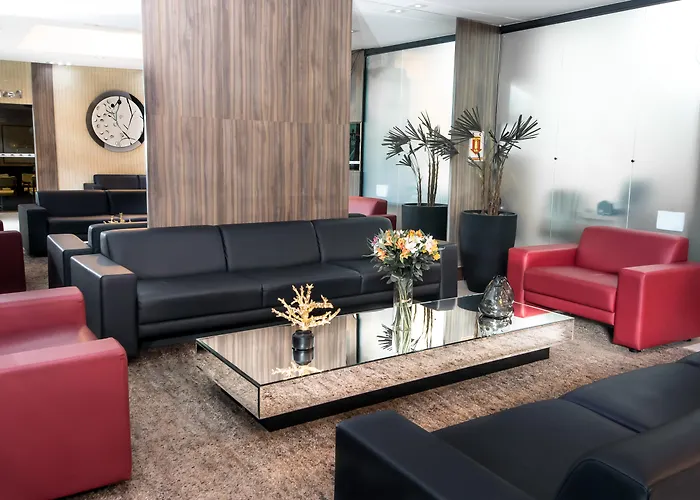Summit Hotel Monaco